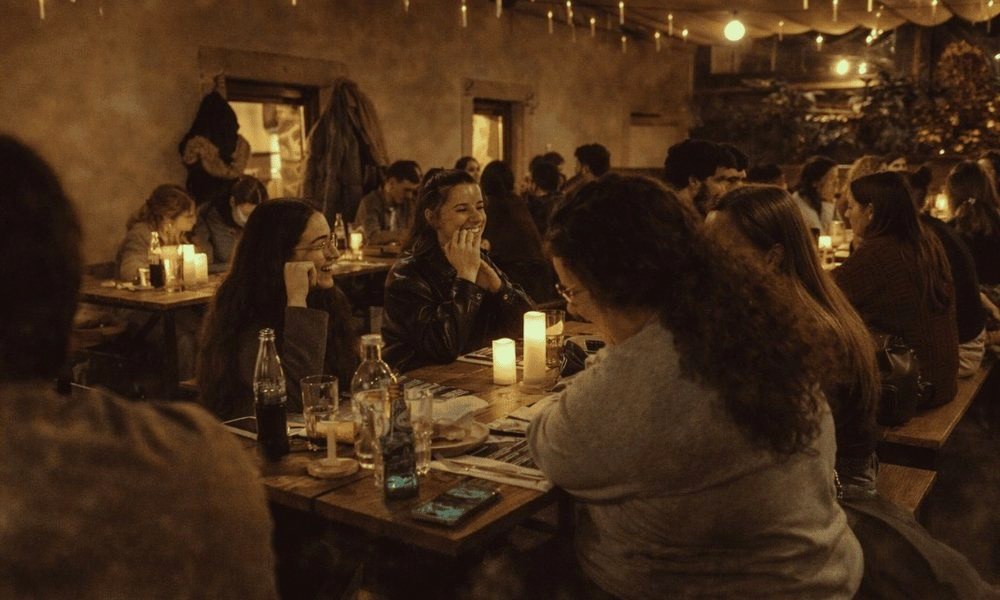 Escape Dinner no Norte — Mesa a rir à luz das velas